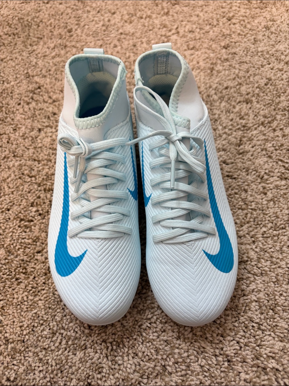 Nike Kids White and Blue Soccer Cleats - Picture 4 of 7